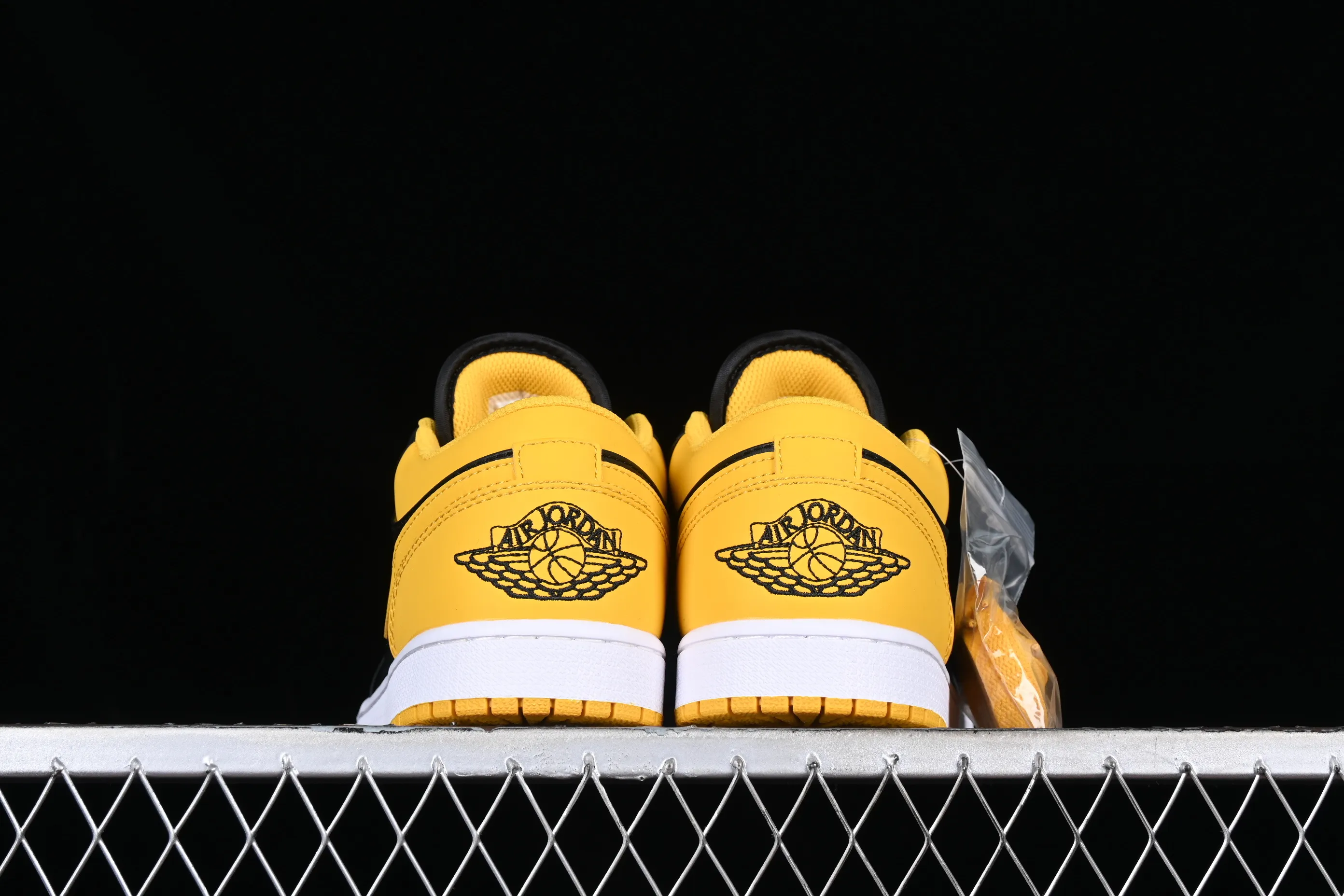 All categories Air Jordan Jordan series basketball shoes Air Jordan 1 Low Z version Air Jordan 1 Low OG "Yellow Ocher" AJ1 Joe 1 black and yellow low-top cultural casual sneakers 553558-072